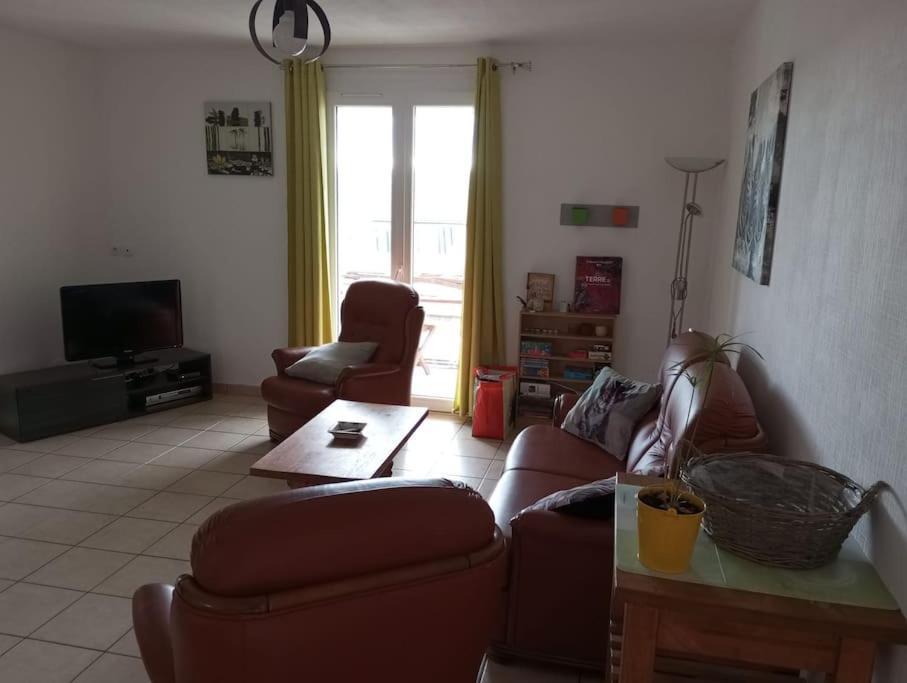 Maison 6 Personnes Billom Экстерьер фото